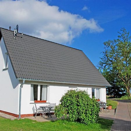 Ferienwohnungen Im Haus Am Deich Middelhagen Luaran gambar