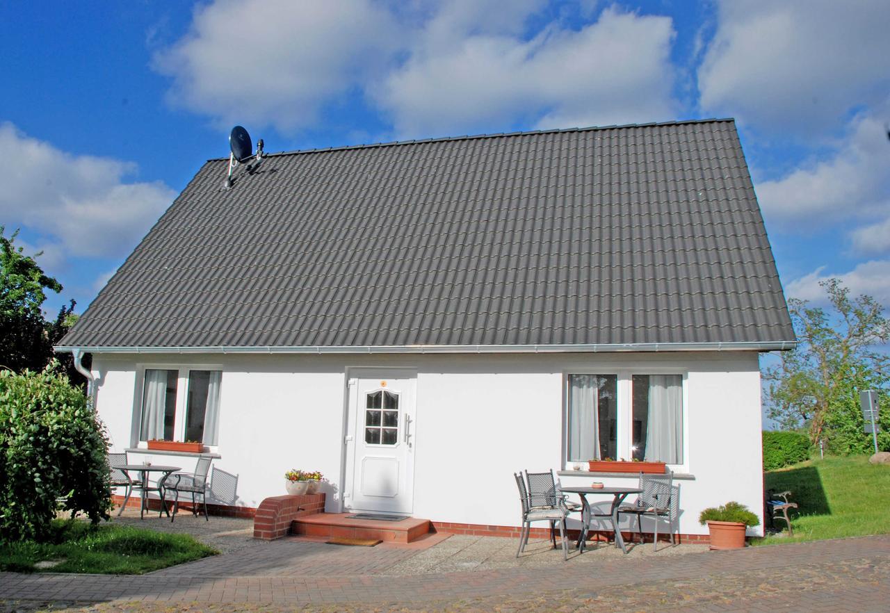 Ferienwohnungen Im Haus Am Deich Middelhagen Luaran gambar